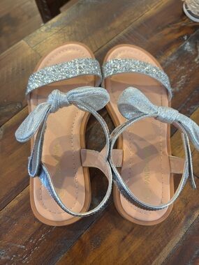 Silver Glitter Bow Toddler Sandals - Shiny Silver Straps